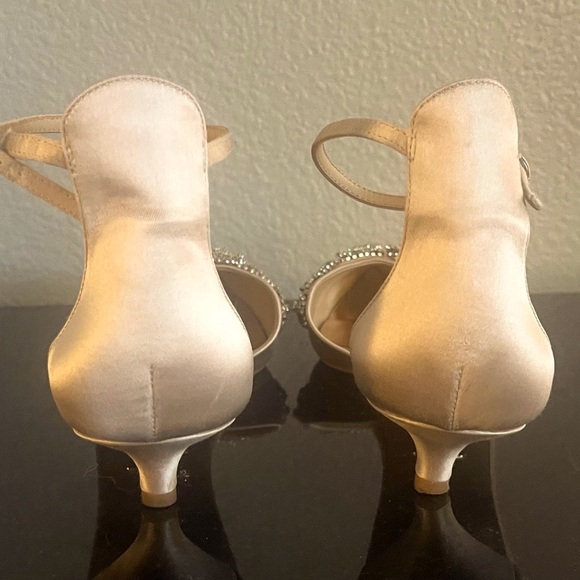 BADGLEY MISCHKA DRESSY LOW HEEL ANKLE STRAP BEADED SHOES - Picture 5 of 7